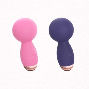 Mini wand Itsy Bitsy Love to Love présenté en deux coloris rose et bleu foncé